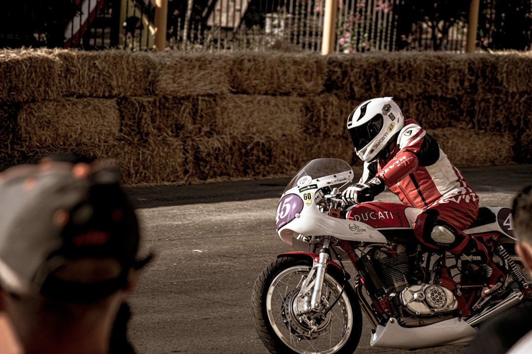 Como Economizar até R$ 300 por Mês com Combustível da Moto em 2025