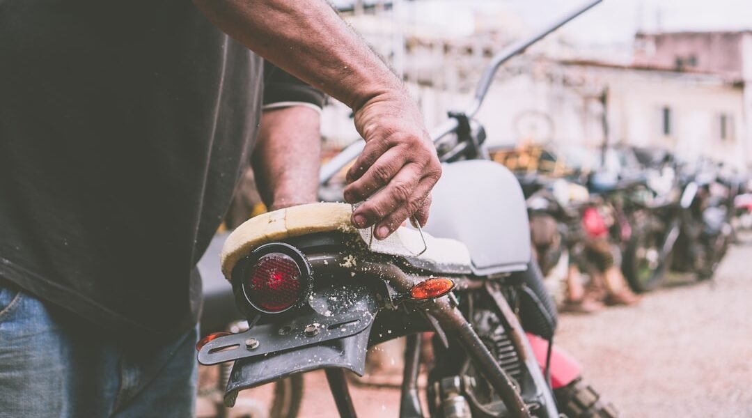 Controllo targa moto: cosa puoi sapere davvero (e cosa no)
