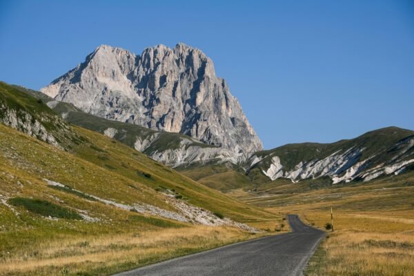 Itinerari moto Abruzzo: 7 percorsi tra Gran Sasso, Maiella e mare