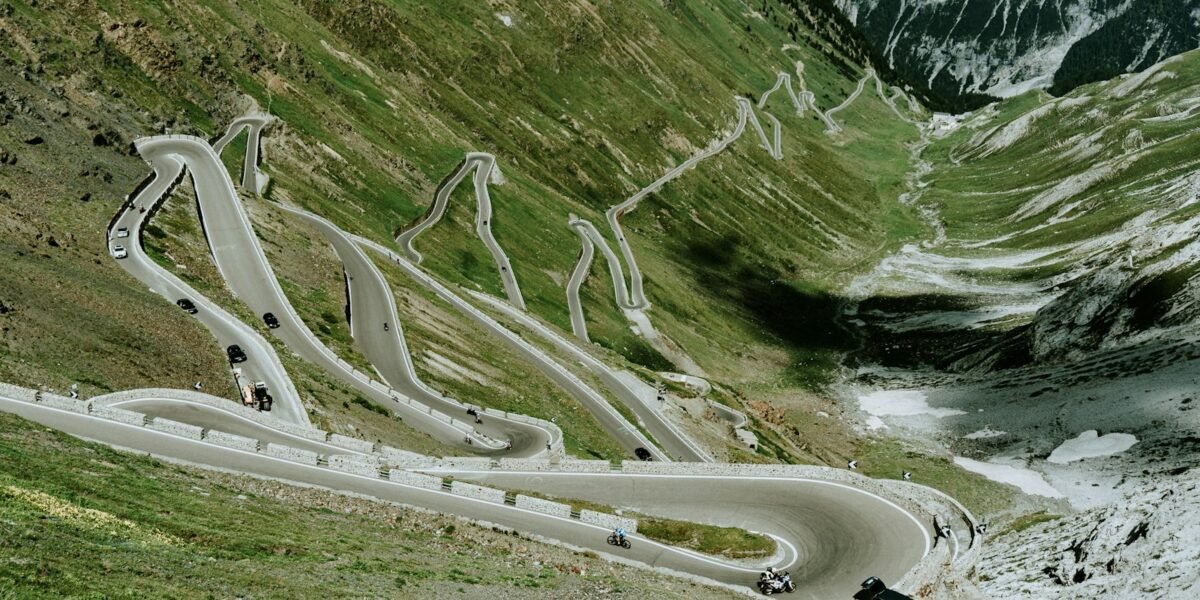 Itinerari moto Lombardia: 7 percorsi tra passi, laghi e valli