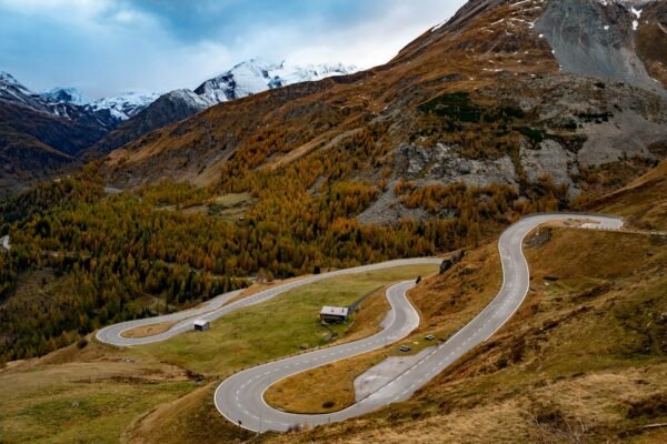 Itinerari moto Piemonte: 7 percorsi tra grandi colli, Langhe e laghi
