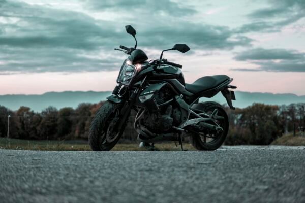 Passaggio di proprietà moto: quanto costa, documenti e come si fa