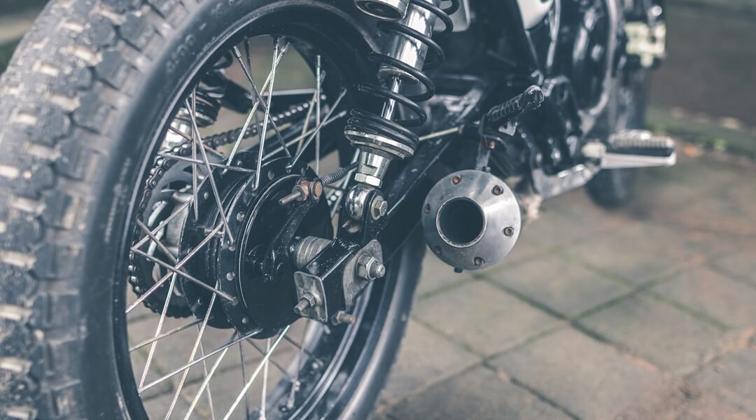 Motorcycle Flat Tire — and the Line in Dunlop’s Own Manual That Says Never Plug It From Outside