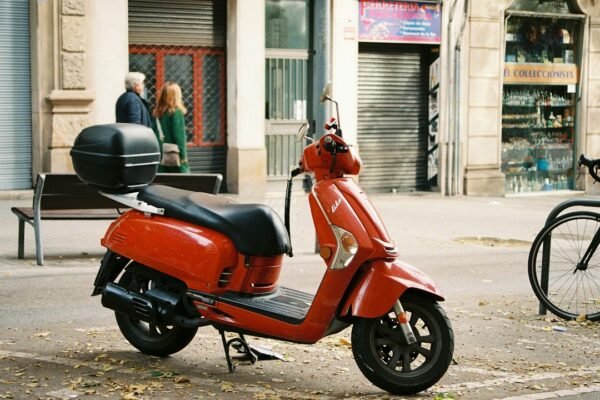 App per scooter: navigatore, app della casa e registro, e la regola che cambia tra un 50 e un 125
